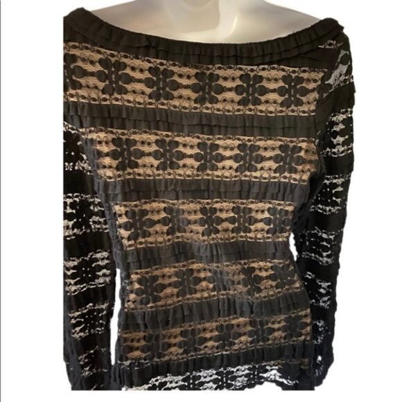 Max Studio black lace top - Picture 2 of 8